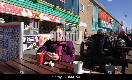 Fast Food Kiosk in der Nebensaison, The Pier, Skegness Stockfoto