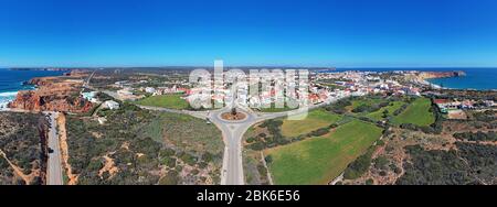 Luftpanorama vom Dorf Sagres an der Algarve Portugal Stockfoto