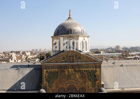 Die Umayyaden-Moschee von Damaskus befindet sich in Syrien. Das Gebäude, das früher als Kirche genutzt wurde, wurde 635 in eine Moschee umgewandelt. Stockfoto