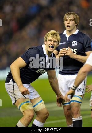 Viagogo Autumn Test, Schottland gegen Argentinien, BT Murrayfield, Edinburgh. Schottlands graue Brüder Richie (vorne) und Jonny bereiten sich auf eine Line-Out vor. Stockfoto