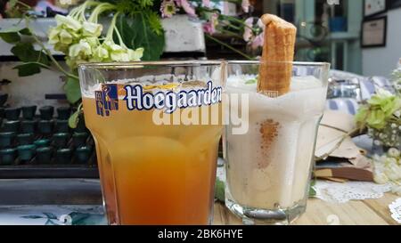 New Delhi, Indien - 25. November 2017: Hoegaarden Cocktail auf stilisiertem Tischgedeckten in New Delhi Indien Stockfoto