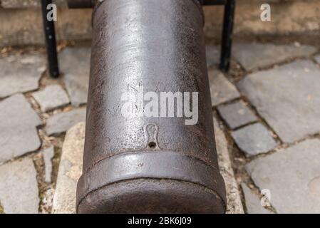 Alte Kanone auf der Festung Brünn. Die Waffe ist auf dem höchsten Punkt der Stadt montiert. Stockfoto