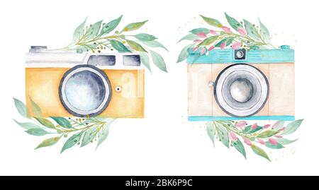 Pastell Farbe Aquarell Vintage Retro-Kameras und Grünblätter. Handgezeichneter Clipart isoliert auf weiß. Grafiken für Logo, Geschenkkarte, Design, Textil Stockfoto