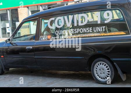 Brentwood Essex, Großbritannien. Mai 2020. Covid-19 Quick Response Hearse with Sarg in Brentwood Essex Credit: Ian Davidson/Alamy Live News Stockfoto