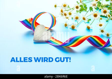 Rainbow Text 'alles wird gut' bedeutet auf Deutsch 'alles wird gut'. Herz und Regenbogen Band, Symbole der öffentlichen Unterstützung für Ärzte, n Stockfoto