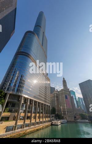 Blick auf das Wrigley Building und Chicago River, Chicago, Illinois, USA, Nordamerika Stockfoto