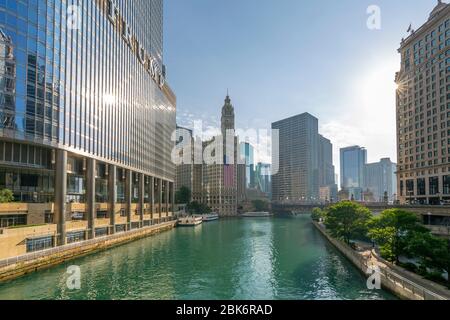 Blick auf das Wrigley Building und Chicago River, Chicago, Illinois, USA, Nordamerika Stockfoto