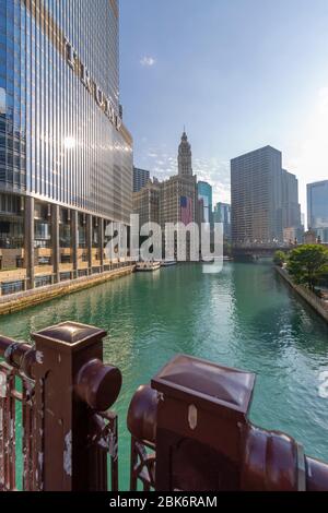 Blick auf das Wrigley Building und Chicago River, Chicago, Illinois, USA, Nordamerika Stockfoto