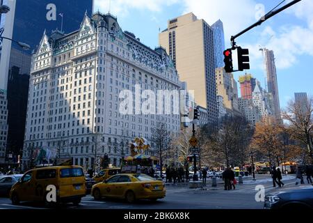 New York, NY/USA-Dezember 2017: The Plaza, ein von Fairmont geführtes Hotel in New York, in der Nähe des Central Park in Midtown Manhattan Stockfoto