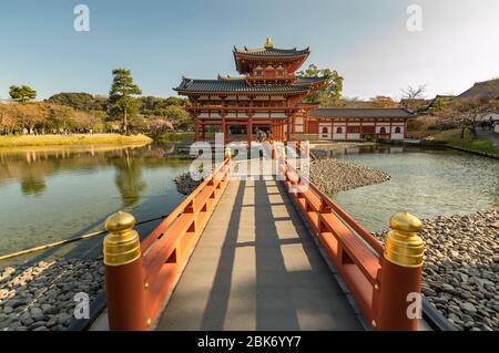 Phoenix Hall und Jodo-Shiki Garten des Byodo-in Buddhistischen Tempels in der Stadt Uji in der Präfektur Kyoto, Japan Stockfoto