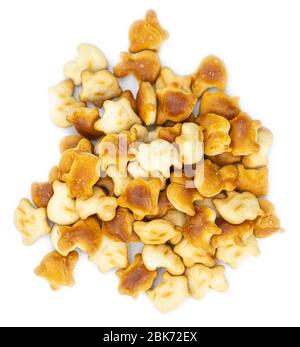 Teil gemischter Snacks isoliert auf weißem Hintergrund (Nahaufnahme; selektiver Fokus) Stockfoto
