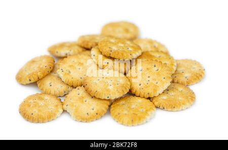 Teil gemischter Snacks isoliert auf weißem Hintergrund (Nahaufnahme; selektiver Fokus) Stockfoto