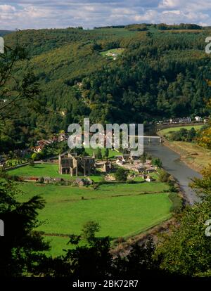 Tintern Abbey, River Wye, Tintern Pava, Chepstow, Monmouthshire. Blick nach Nordwesten von Devil's Pulpit. Stockfoto