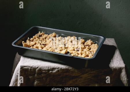 Teig zum Backen von Brokies Stockfoto