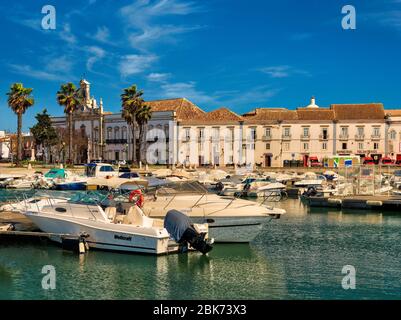 Faro Marina und alte Stadthäuser, die Algarve, Portugal Stockfoto