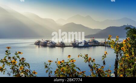 Sun Moon Lake bei Sonnenaufgang in Nantou, Taiwan. Stockfoto