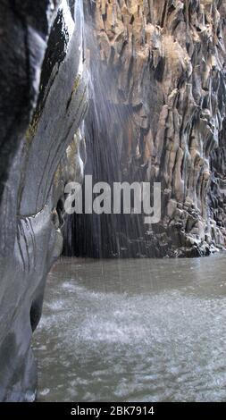 Wasserfall in der Alcantara-Schlucht, Sizilien, Italien Stockfoto