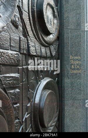 Architektur der 1970er Jahre Granit Grau Braun Fassade Elevation Brown Shipley & Co, Founders Court, Lothbury, London, EC2R von Fitzroy Robinson & Partners Stockfoto