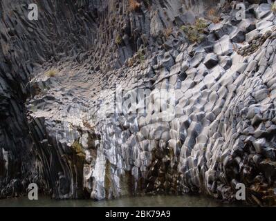 Felswand Alcantara Schlucht, Sizilien, Italien Stockfoto