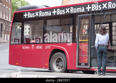 Roma, Italien. Mai 2020. Details der Busse am Endbahnhof der Via Paola in Rom (Foto: Matteo Nardone/Pacific Press) Quelle: Pacific Press Agency/Alamy Live News Stockfoto