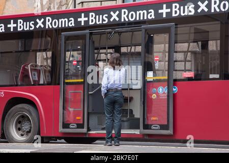 Roma, Italien. Mai 2020. Details der Busse am Endbahnhof der Via Paola in Rom (Foto: Matteo Nardone/Pacific Press) Quelle: Pacific Press Agency/Alamy Live News Stockfoto