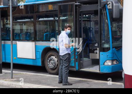 Roma, Italien. Mai 2020. Details der Busse am Endbahnhof der Via Paola in Rom (Foto: Matteo Nardone/Pacific Press) Quelle: Pacific Press Agency/Alamy Live News Stockfoto