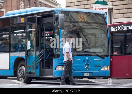 Roma, Italien. Mai 2020. Details der Busse am Endbahnhof der Via Paola in Rom (Foto: Matteo Nardone/Pacific Press) Quelle: Pacific Press Agency/Alamy Live News Stockfoto