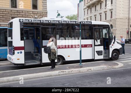 Roma, Italien. Mai 2020. Details der Busse am Endbahnhof der Via Paola in Rom (Foto: Matteo Nardone/Pacific Press) Quelle: Pacific Press Agency/Alamy Live News Stockfoto