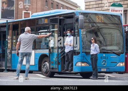 Roma, Italien. Mai 2020. Details der Busse am Endbahnhof der Via Paola in Rom (Foto: Matteo Nardone/Pacific Press) Quelle: Pacific Press Agency/Alamy Live News Stockfoto