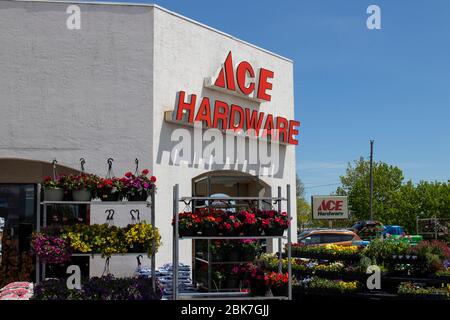 Lafayette - ca. Mai 2020: ACE Hardware Retail Cooperative. Die meisten Ace Hardware-Stores sind unabhängig und werden betrieben. Stockfoto