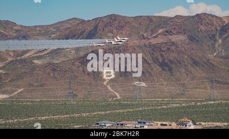 Thunderbirds F-16 Performance während Pandemie über Las Vegas City und dem Krankenhaus in Nevada Stockfoto