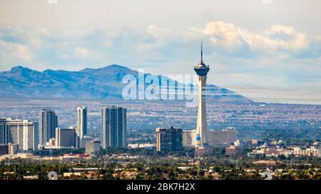 Thunderbirds F-16 Performance während Pandemie über Las Vegas City und dem Krankenhaus in Nevada Stockfoto