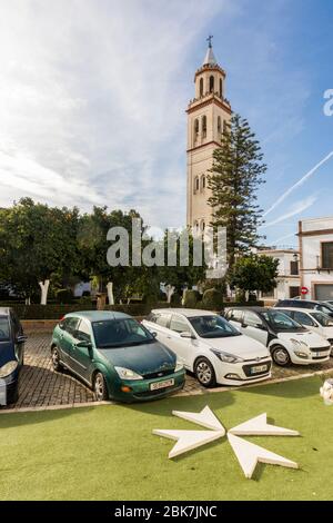 LoRa del Rio, Spanien. Malteserkreuz vor der Kirche unserer Lieben Frau von der Himmelfahrt Stockfoto