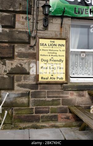 März 2018 - Pub Schild vor dem Seelöwe im Staffordshire Village of Ipstones Stockfoto