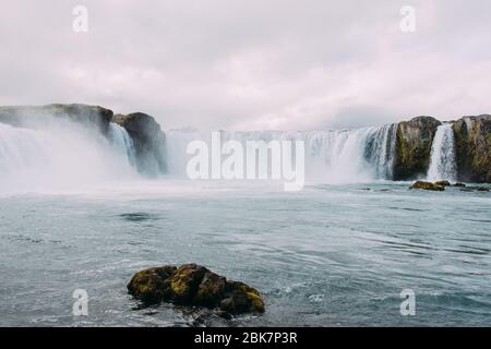 Godafoss Wasserfall auf dem atemberaubenden Island Stockfoto