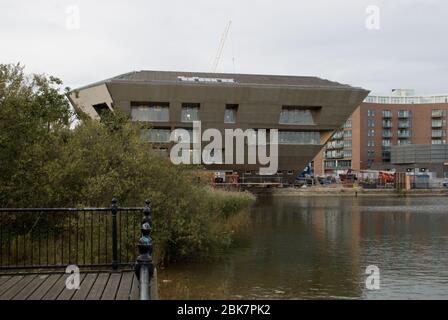 Perforierte Aluminium-Verkleidung Kanada Water Library 21 Surrey Quays Road, Rotherhithe, London SE16 7AR von CZWG Architects Piers Gough Stockfoto