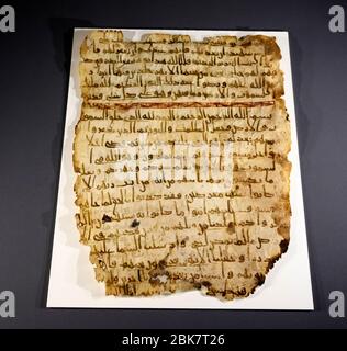 Seite aus dem Koran (Koran) in Hijazi-Schrift, Tinte auf Pergament, Arabische Halbinsel oder Naher Osten, Ende 7./Anfang 8. Jahrhundert Stockfoto