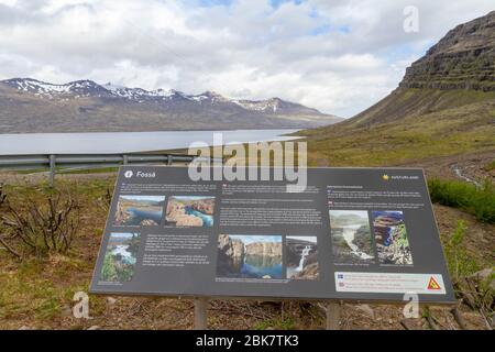 Eine typische Touristeninformation (für das Fossa River Gebiet) an der Küstenstraße (Route 1) an der Südküste Islands. Stockfoto