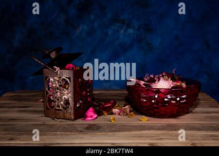 Potpurri rosa und gelbe Textur mit Blatt und Blume Stockfoto