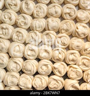 Roti Teig auf dem Tisch aus nächster Nähe. Stockfoto