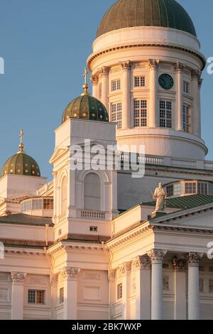 Architektonische Details der Kathedrale von Helsinki bei Sonnenuntergang Stockfoto