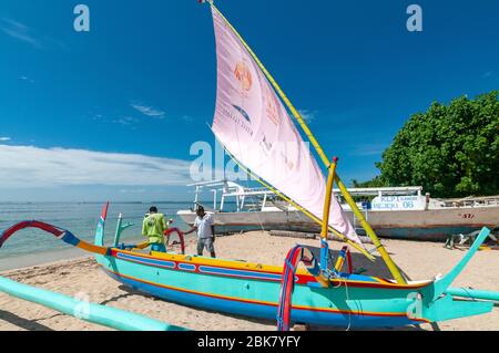 Traditionelle Jukung Fischerboote am Sanur Beach Sanur Bali Indonesien Stockfoto