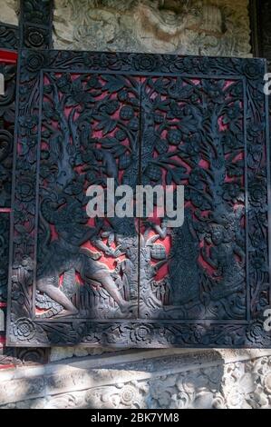 Geschnitzte Holzfenster im Le Mayeur Museum Sanur Bali Indonesia Stockfoto