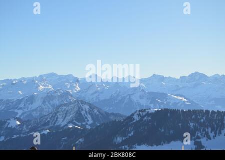 Panoramablick alipne und Schnee Blick vom Mount Rigi Kulm Kaltbad in der Nähe von Vitznau, Schweiz Stockfoto