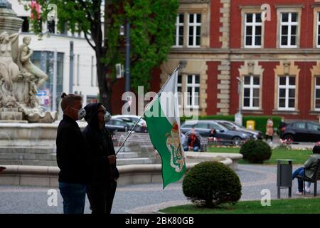 Grundrecht stärken statt Panik schüren, so dass Motto der Demo am Samstagnachmitttag auf dem Postplatz am 02.5.2020 in Görlitz. Stockfoto