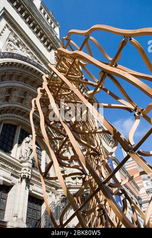 Timber Wave Structure London Festival of Architecture Victoria & Albert Museum, Cromwell Road, Knightsbridge, London SW7 von Amanda Levete Architects Stockfoto