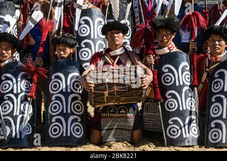 Naga Krieger beim Hornbill Festival Stockfoto