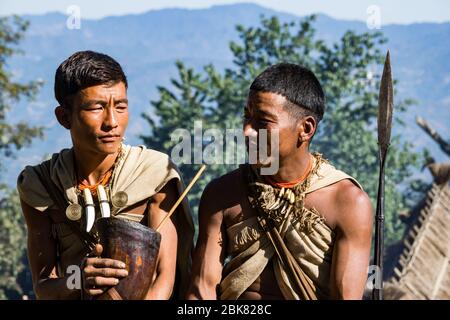 Naga Krieger beim Hornbill Festival Stockfoto