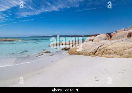 Felsen in der Bucht der Feuer in Tasmanien Stockfoto