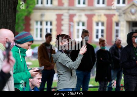 Grundrecht stärken statt Panik schüren, so dass Motto der Demo am Samstagnachmitttag auf dem Postplatz am 02.5.2020 in Görlitz. Stockfoto